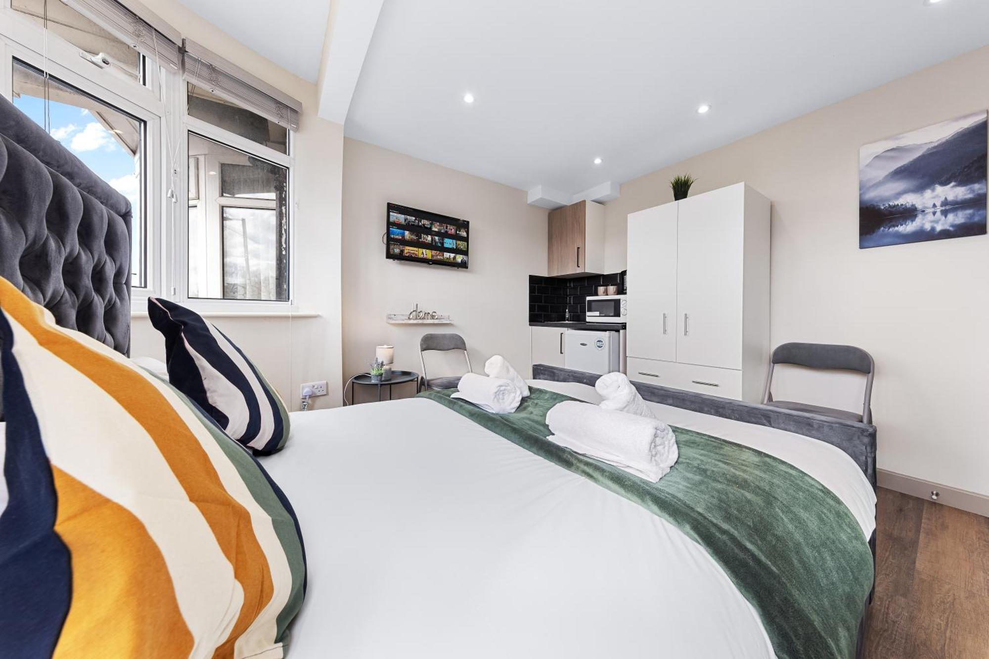 Serviced Ensuite Modern Studio - Sleeps 2 - Near Wembley Stadium - Good Transport Link To Central London - Harrow Ha3 Hatch End Exteriör bild