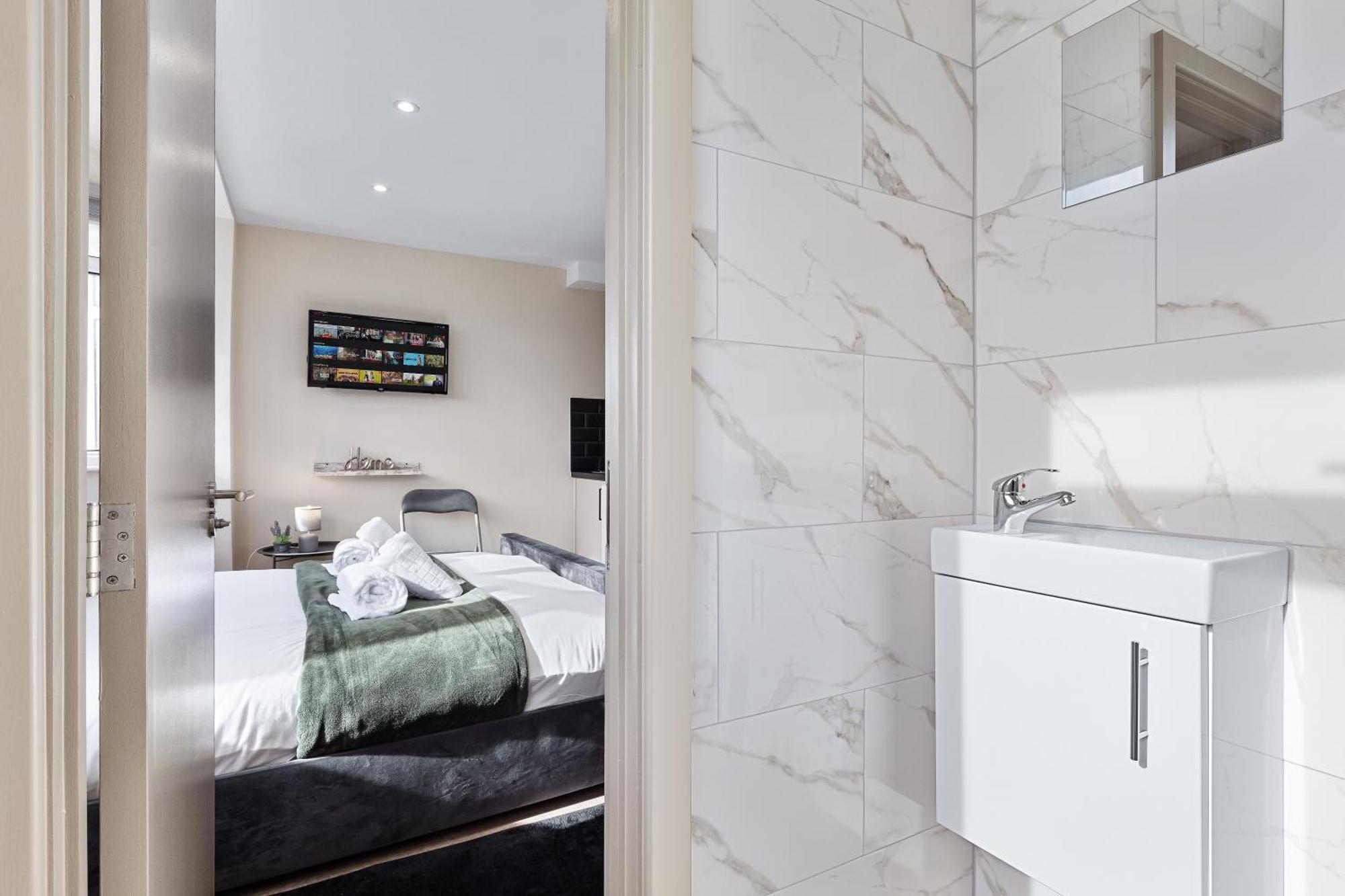 Serviced Ensuite Modern Studio - Sleeps 2 - Near Wembley Stadium - Good Transport Link To Central London - Harrow Ha3 Hatch End Exteriör bild