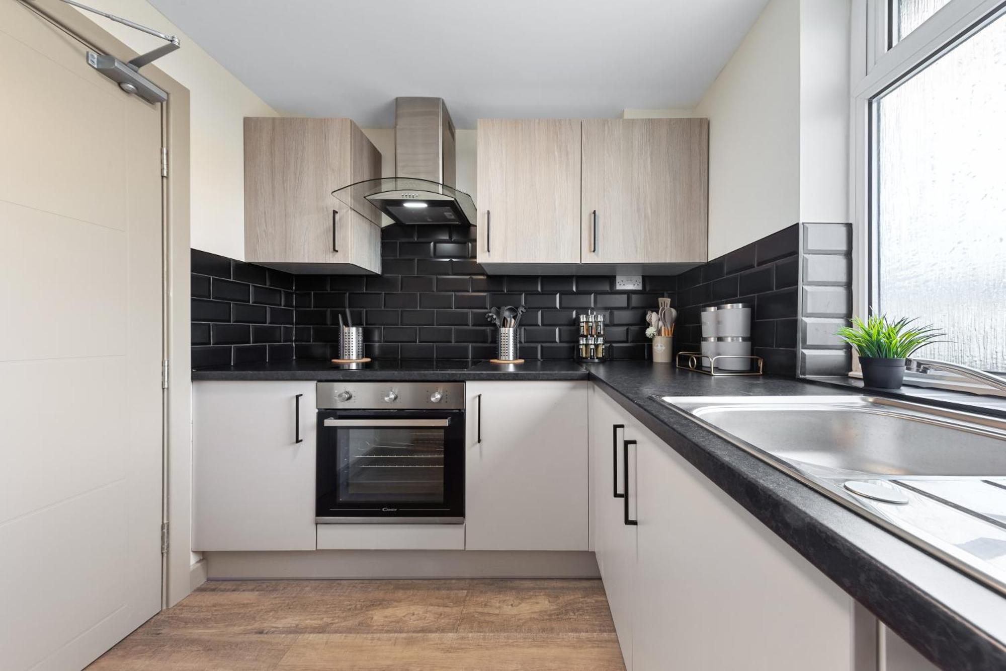 Serviced Ensuite Modern Studio - Sleeps 2 - Near Wembley Stadium - Good Transport Link To Central London - Harrow Ha3 Hatch End Exteriör bild